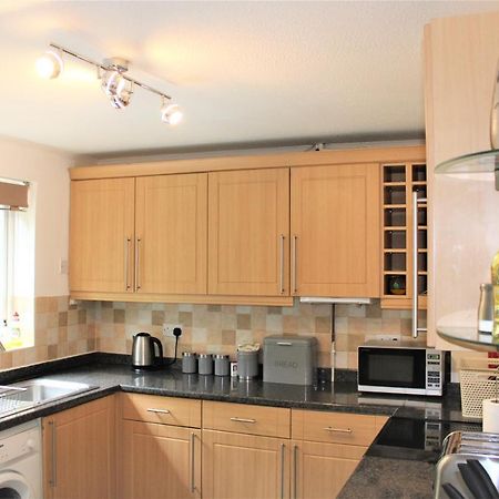 Homely And Budget Friendly 3 Bed House Sleeps 6 Free Parking! มิลตันคีนส์ ภายนอก รูปภาพ