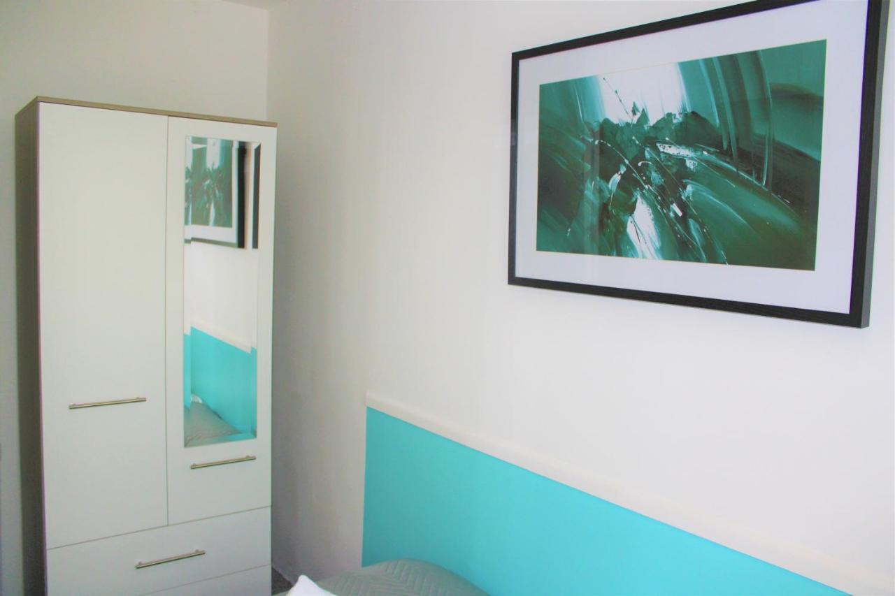 Homely And Budget Friendly 3 Bed House Sleeps 6 Free Parking! มิลตันคีนส์ ภายนอก รูปภาพ