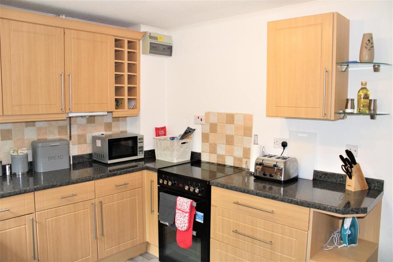 Homely And Budget Friendly 3 Bed House Sleeps 6 Free Parking! มิลตันคีนส์ ภายนอก รูปภาพ
